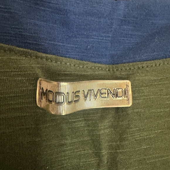 Modus Vivendi Sleeveless T Shirt Small Gently worn 95% viscose / 5% elastane - Picture 3 of 5